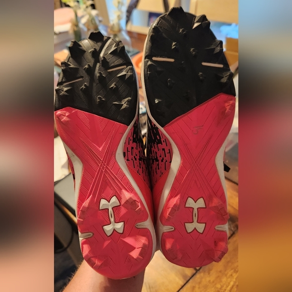 Under Armour Size 5.5Y/W7 Softall Spikes - Picture 3 of 4